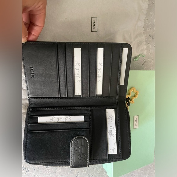 Authentic TOUS Learner Embossed Wallet, New Mint in Box & Dust Bag. - Picture 5 of 8